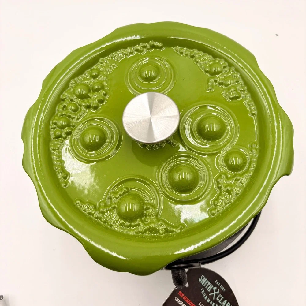 Smith & Clark 6QT Pre-Seasoned Cast Iron Cauldron Green Bubbling Lid Halloween